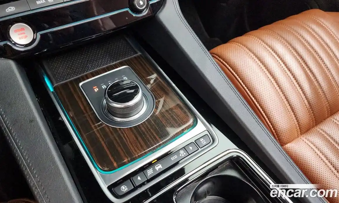 Jaguar F-Pace 2018 2.0 Автомат в Москве № 320228, фото 9