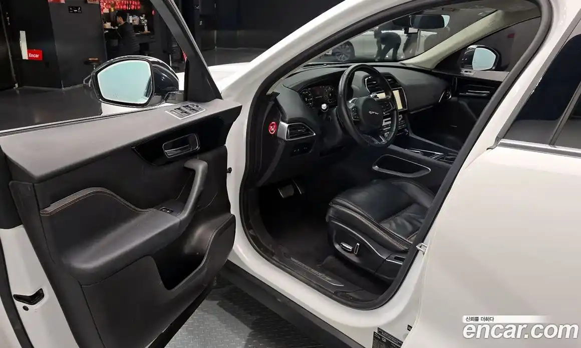 Jaguar F-Pace 2019 2.0 Автомат в Москве № 335794, фото 16