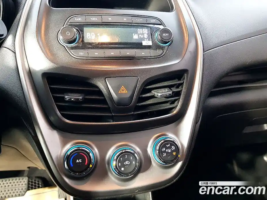 Chevrolet Spark 2016 1.0 Автомат в Москве № 354908, фото 12