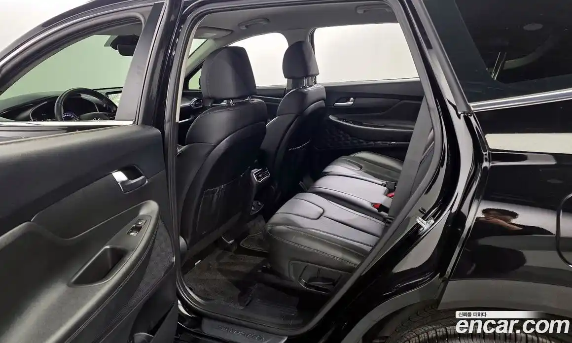 Hyundai Santa Fe 2023 2.2 Автомат в Москве № 3665, фото 7