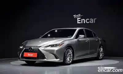 Lexus ES, 2019