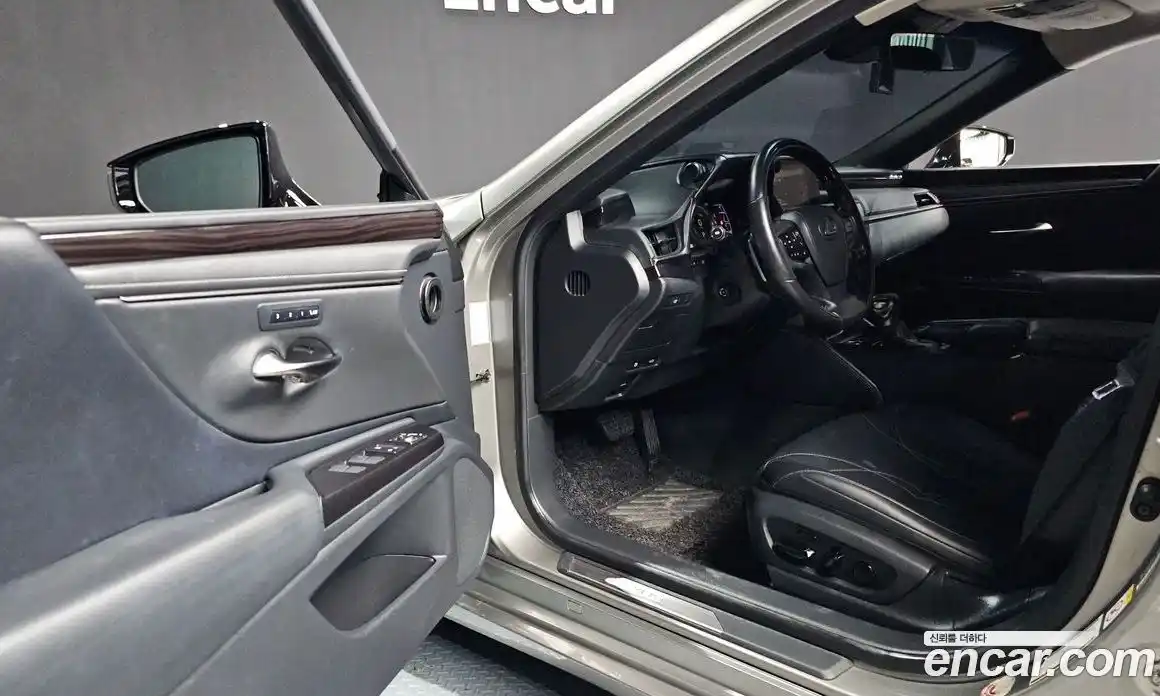 Lexus ES 2019 2.5 Автомат в Москве № 398062, фото 10