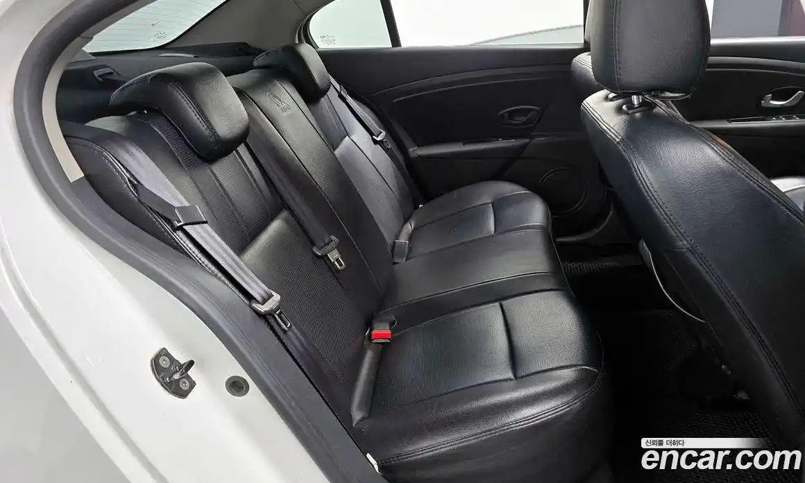 Renault SM3 2014 1.6 Автомат в Москве № 106034, фото 12