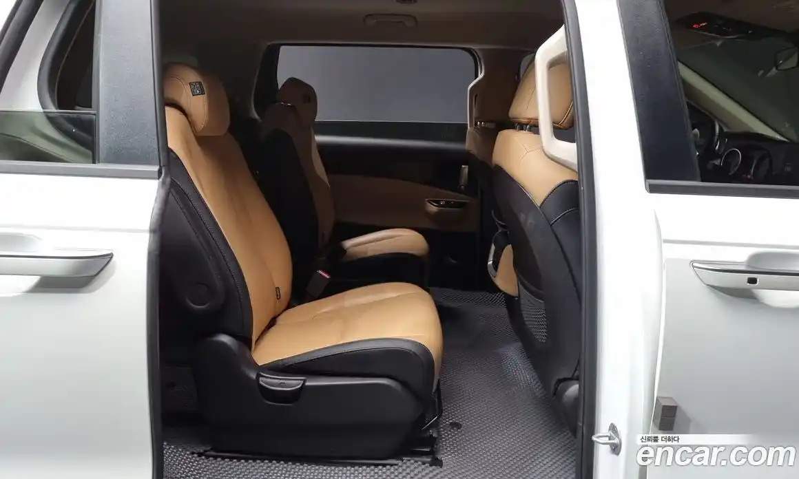 Kia Canival 2023 2.2 Автомат в Москве № 124320, фото 6