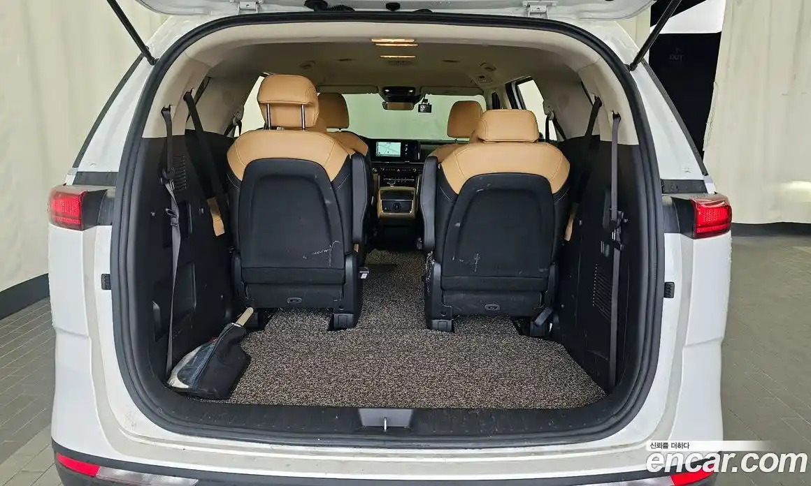 Kia Canival 2023 3.5 Автомат в Москве № 132607, фото 3