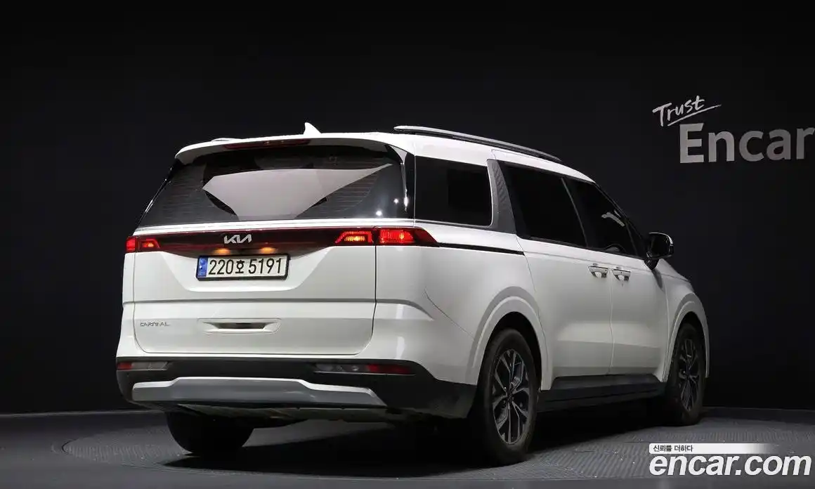 Kia Canival 2023 3.5 Автомат в Москве № 132607, фото 9