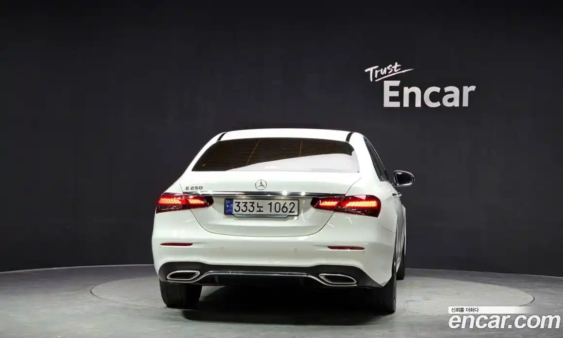 Mercedes-Benz E-Class 2023 2.0 Автомат в Москве № 138740, фото 4