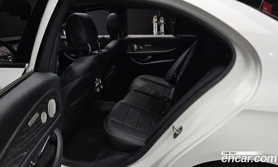 Mercedes-Benz E-Class 2022 2.0 Автомат в Москве № 141578, фото 12