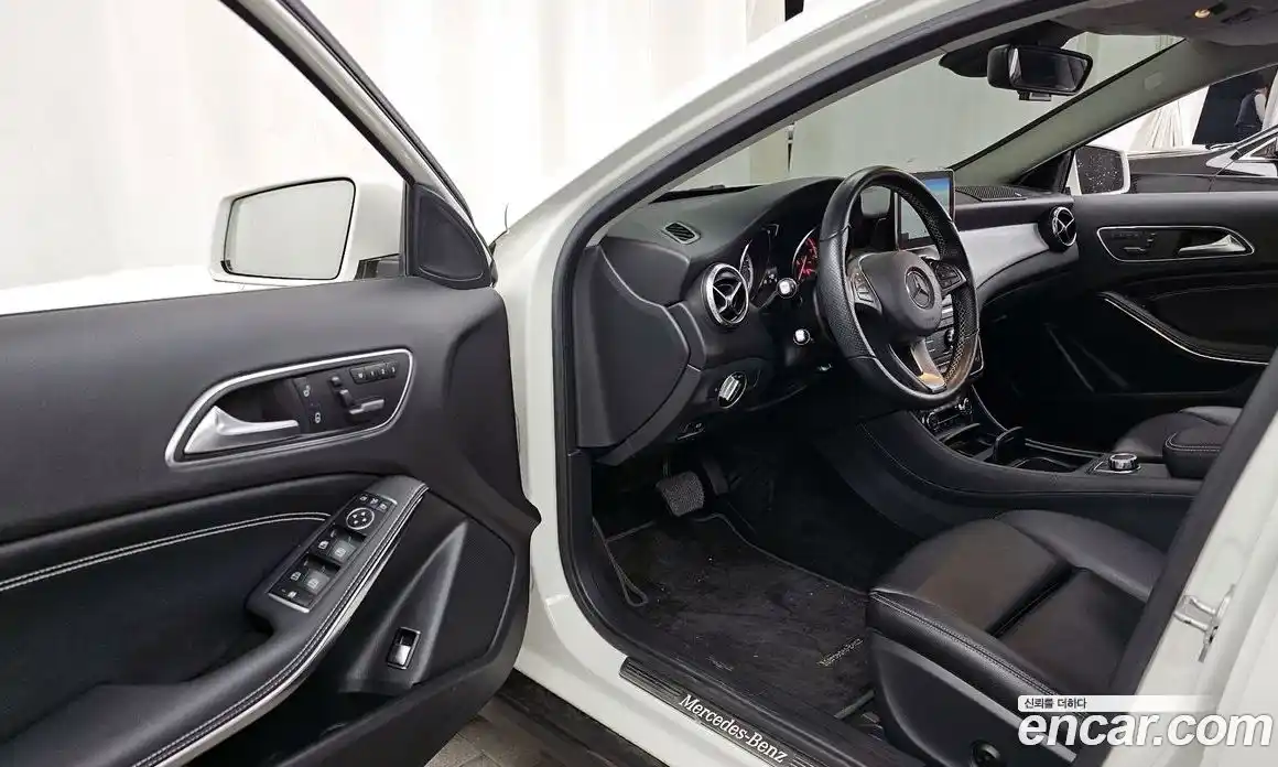 Mercedes-Benz GLA-Class 2016 2.1 Автомат в Москве № 143114, фото 12