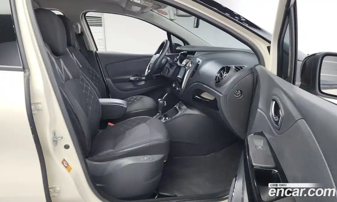 Renault QM3 2014 1.5 Автомат в Москве № 146925, фото 18