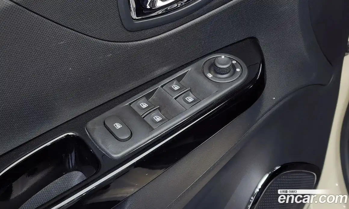 Renault QM3 2014 1.5 Автомат в Москве № 146925, фото 19