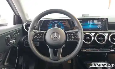 Mercedes-Benz A-Class 2019 2.0 Автомат в Москве № 161053, миниатюра 3