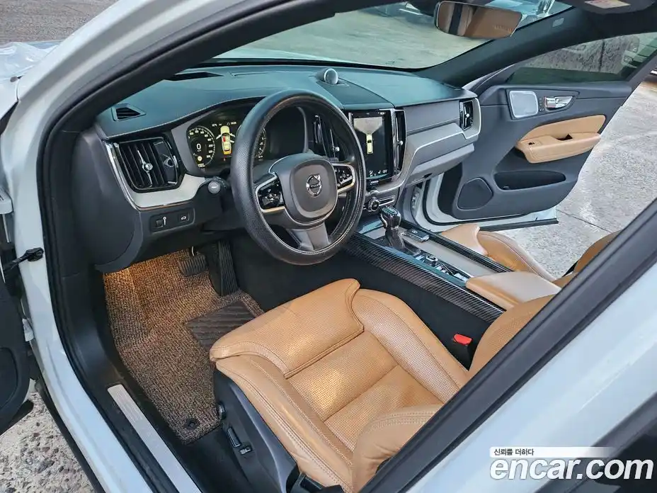 Volvo XC60 2019 2.0 Автомат в Москве № 164882, фото 11