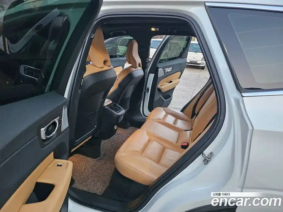 Volvo XC60 2019 2.0 Автомат в Москве № 164882, фото 10