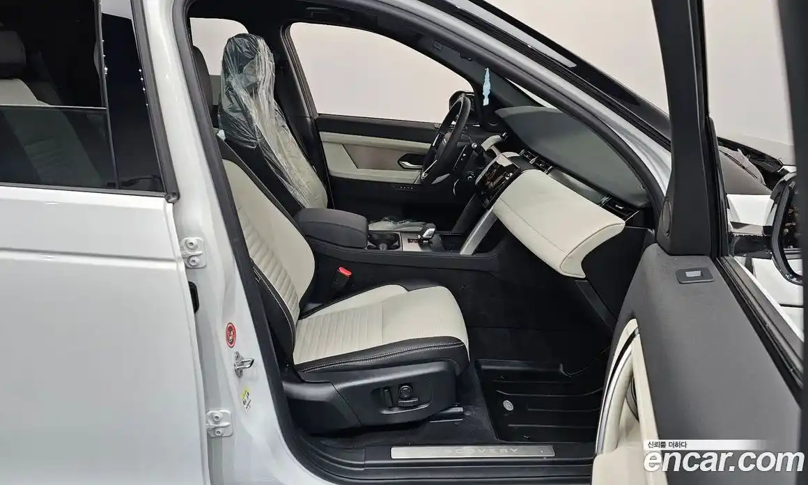 Land Rover Discovery Sport 2024 2.0 Автомат в Москве № 165980, фото 17