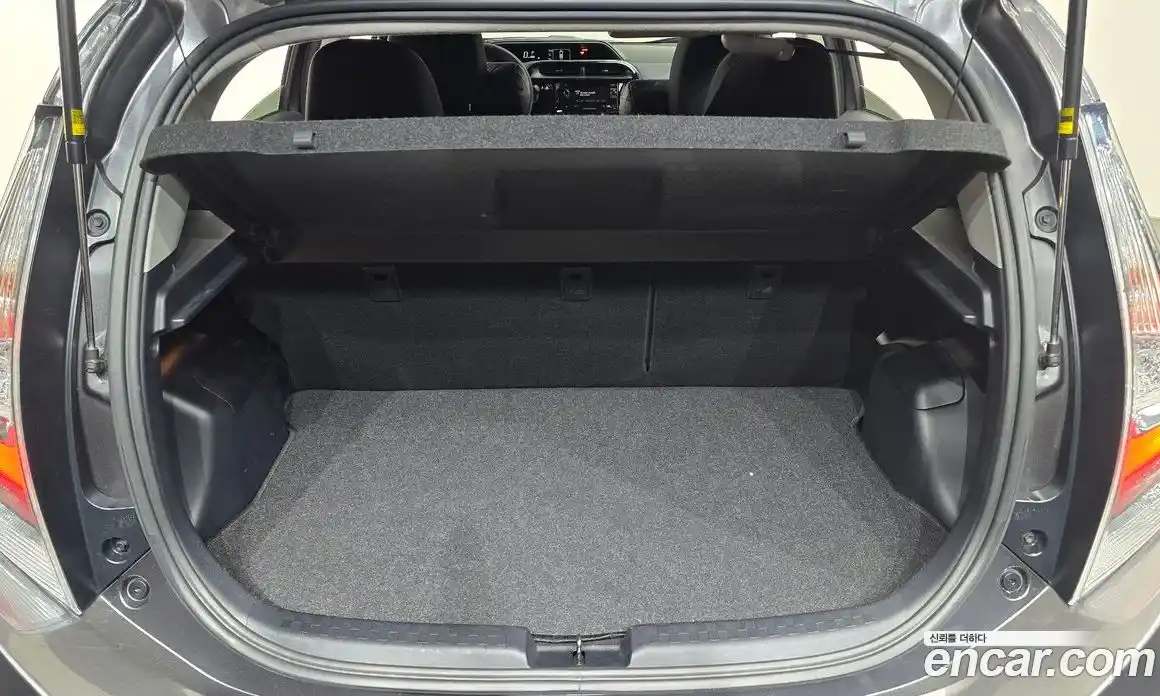 Toyota Prius 2019 1.5 Автомат в Москве № 170167, фото 19