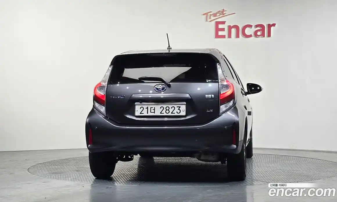 Toyota Prius 2019 1.5 Автомат в Москве № 170167, фото 3