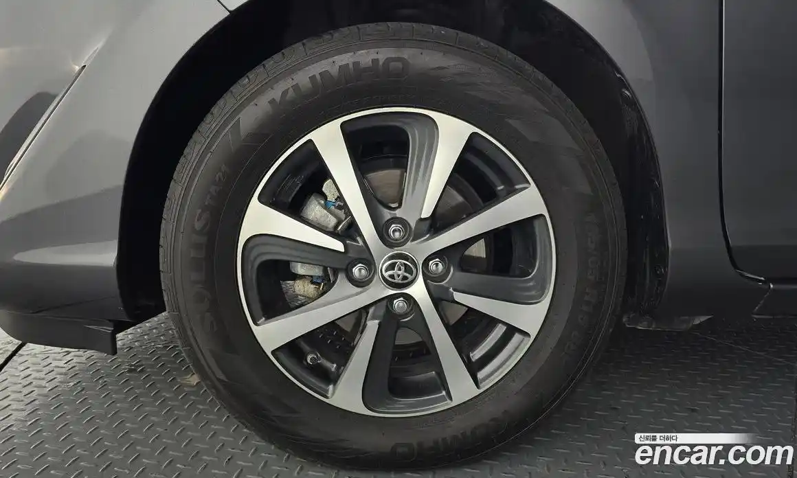 Toyota Prius 2019 1.5 Автомат в Москве № 170167, фото 4