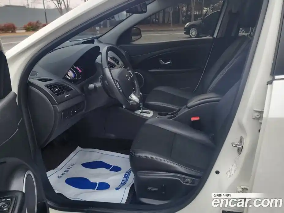 Renault SM3 2015 1.6 Автомат в Москве № 186413, фото 15