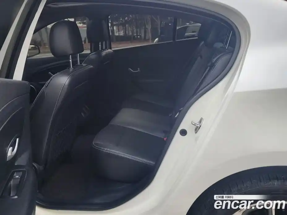 Renault SM3 2015 1.6 Автомат в Москве № 186413, фото 17