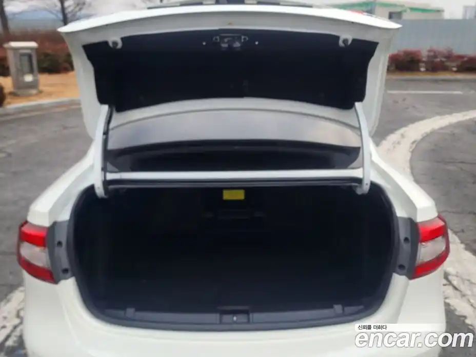 Renault SM3 2015 1.6 Автомат в Москве № 186413, фото 5