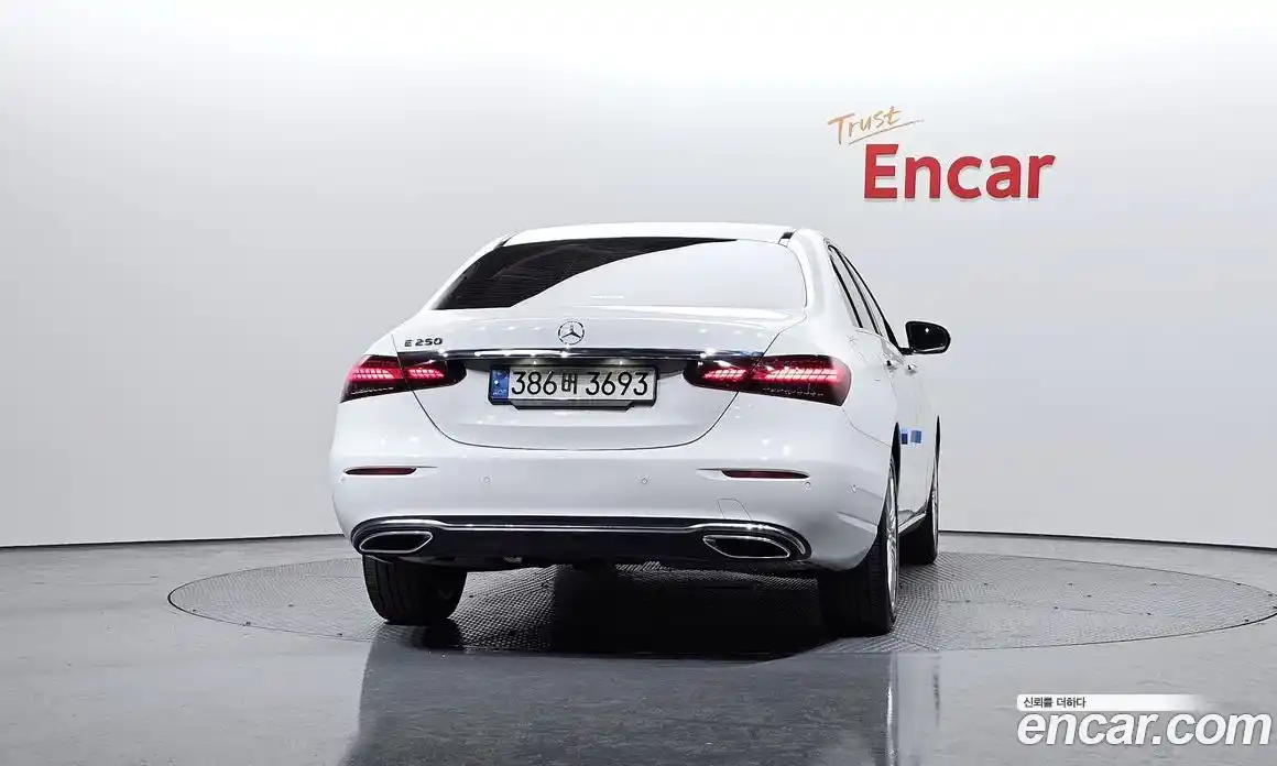 Mercedes-Benz E-Class 2021 2.0 Автомат в Москве № 195594, фото 18