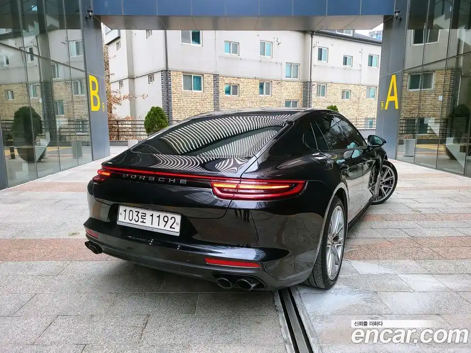 Porsche Panamera 2018 3.0 Автомат в Москве № 197950, фото 3