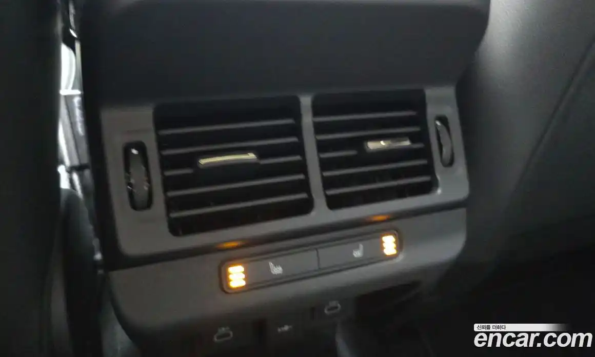 Land Rover Range-Rover Evoque 2024 2.0 Автомат в Москве № 198079, фото 17