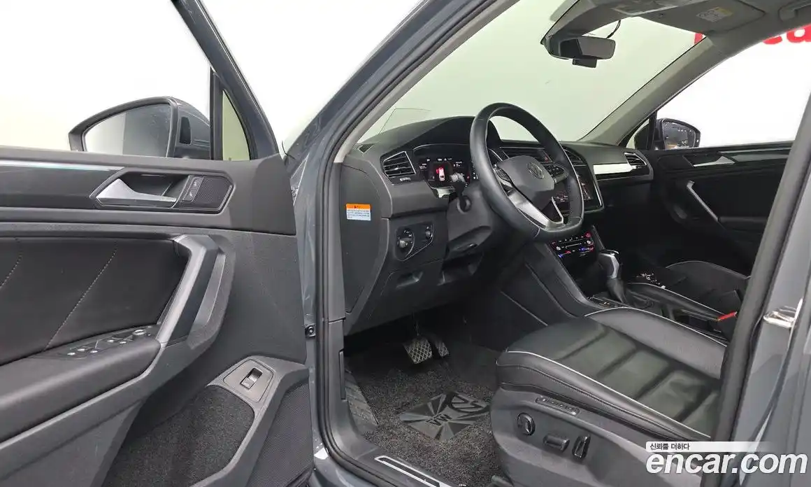 Volkswagen Tiguan 2022 2.0 Автомат в Москве № 199036, фото 13