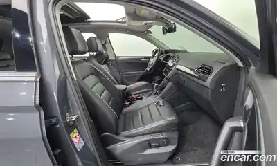 Volkswagen Tiguan 2022 2.0 Автомат в Москве № 199036, миниатюра 10