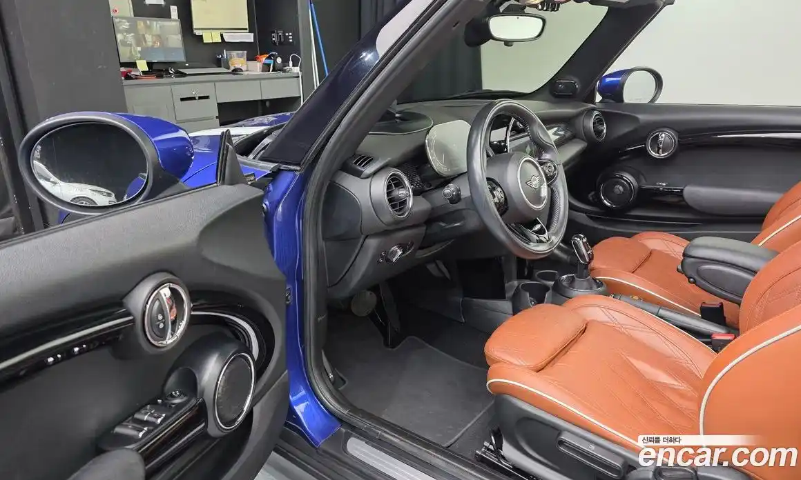 Mini Cooper Convertible 2021 2.0 Автомат в Москве № 200972, фото 2