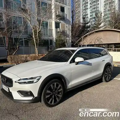 Volvo V60, 2023