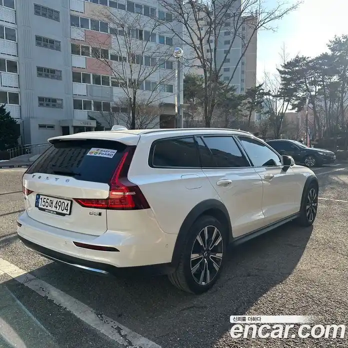 Volvo V60 2023 2.0 Автомат в Москве № 212859, фото 15
