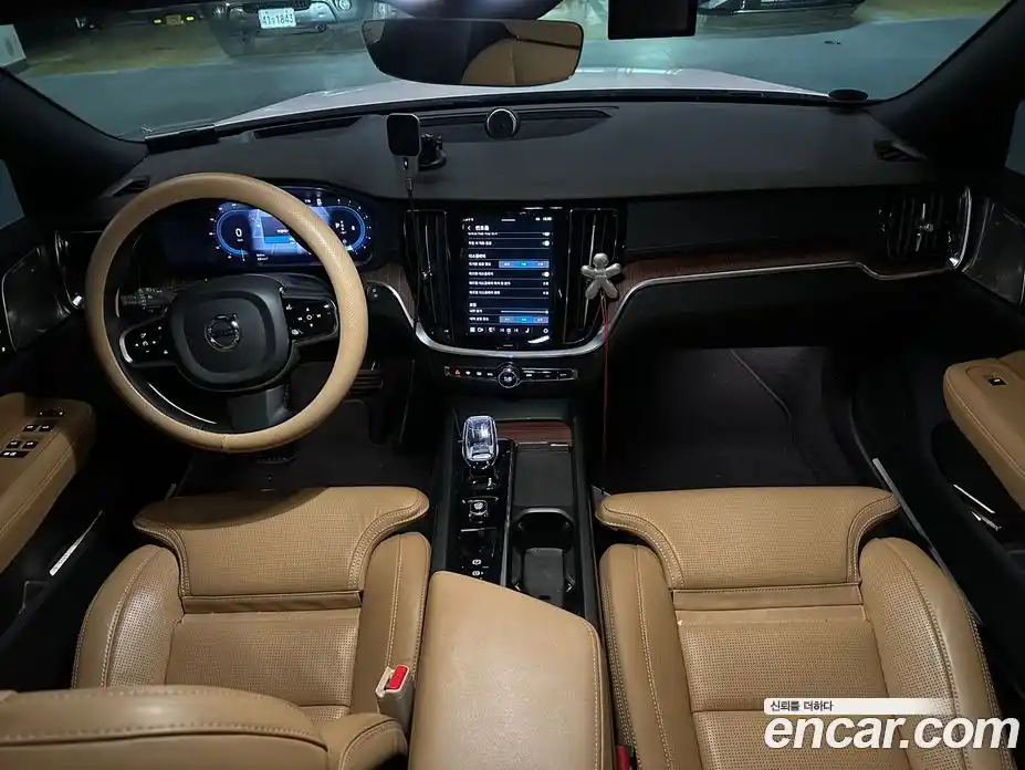 Volvo V60 2023 2.0 Автомат в Москве № 212859, фото 16