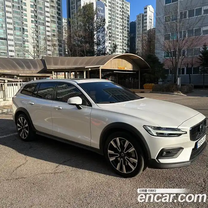 Volvo V60 2023 2.0 Автомат в Москве № 212859, фото 17