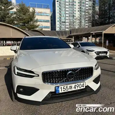 Volvo V60 2023 2.0 Автомат в Москве № 212859, миниатюра 3