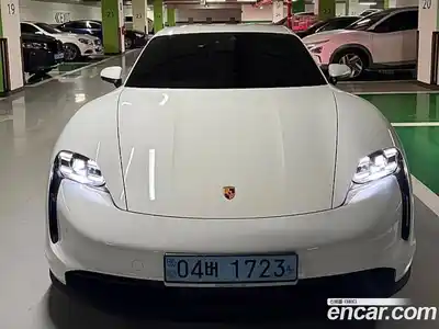 Porsche Taycan, 2022