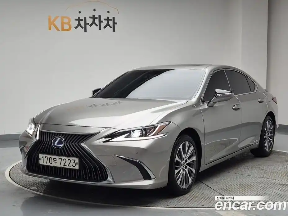 Lexus ES 2020 2.5 Автомат в Москве № 214833, фото 1