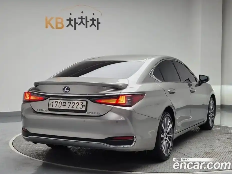 Lexus ES 2020 2.5 Автомат в Москве № 214833, фото 3