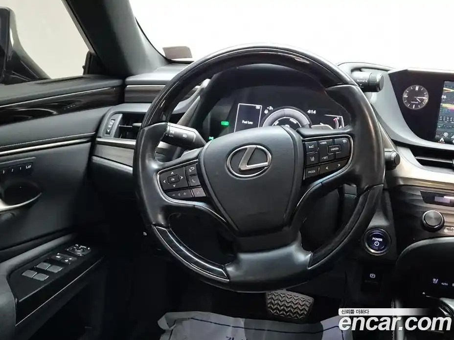 Lexus ES 2020 2.5 Автомат в Москве № 214833, фото 9