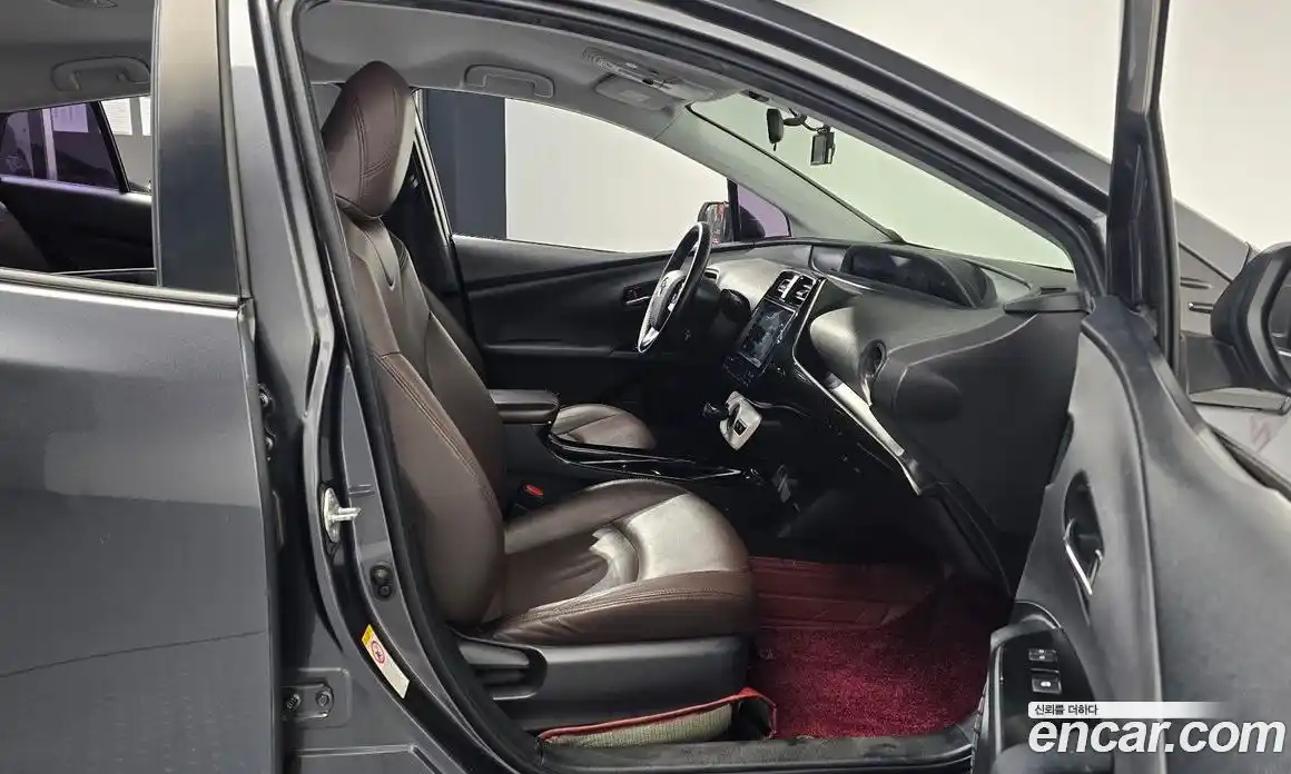 Toyota Prius 2018 1.8 Автомат в Москве № 215530, фото 11