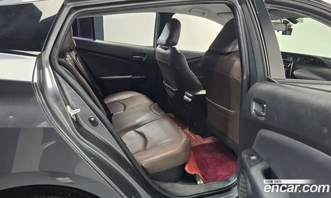 Toyota Prius 2018 1.8 Автомат в Москве № 215530, фото 12