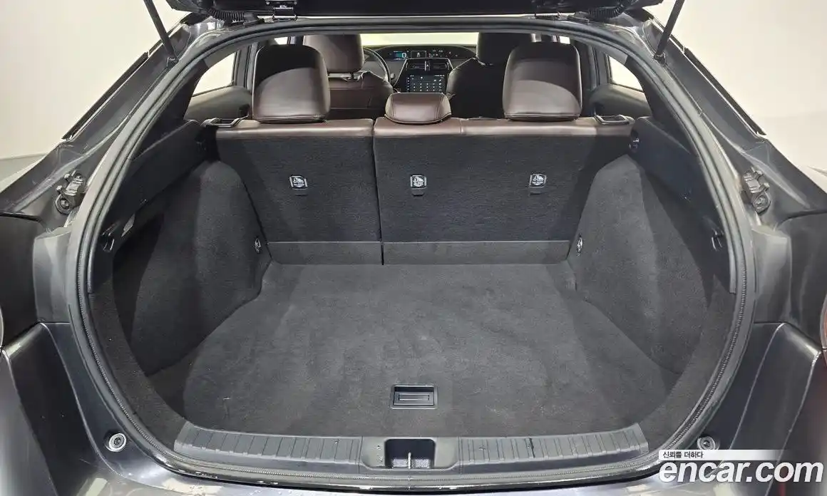 Toyota Prius 2018 1.8 Автомат в Москве № 215530, фото 20