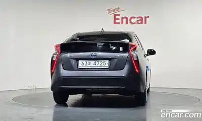 Toyota Prius 2018 1.8 Автомат в Москве № 215530, миниатюра 4