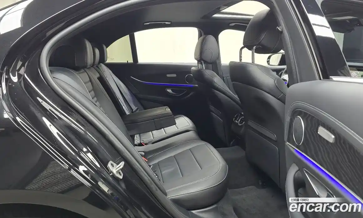 Mercedes-Benz E-Class 2023 2.0 Автомат в Москве № 216006, фото 3