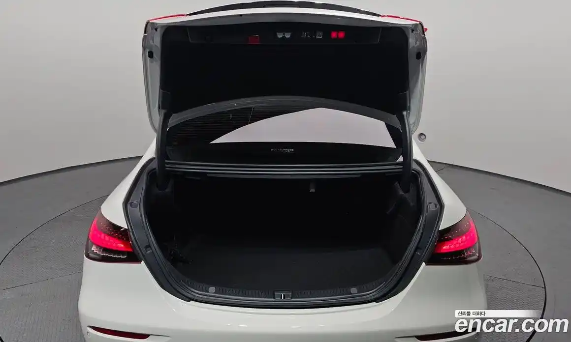 Mercedes-Benz E-Class 2023 2.0 Автомат в Москве № 220640, фото 12