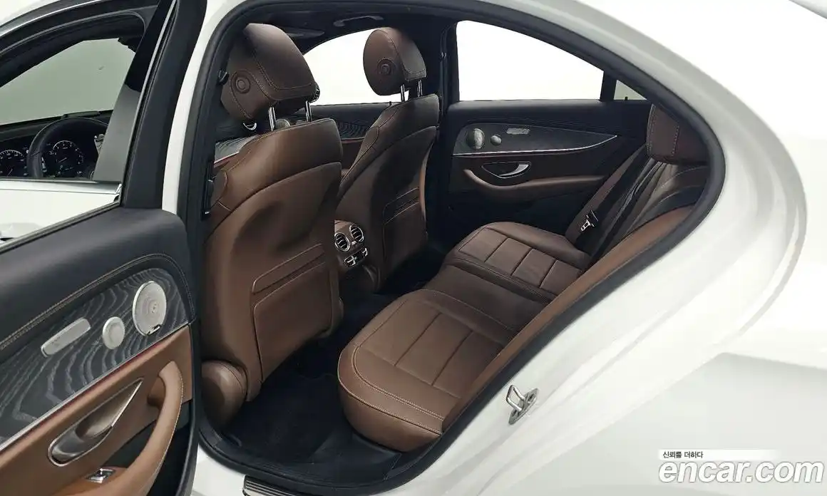 Mercedes-Benz E-Class 2023 2.0 Автомат в Москве № 220640, фото 4