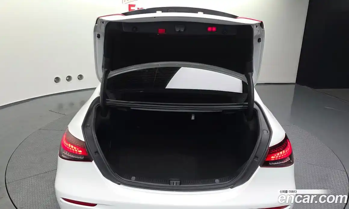 Mercedes-Benz E-Class 2021 1.9 Автомат в Москве № 225185, фото 12