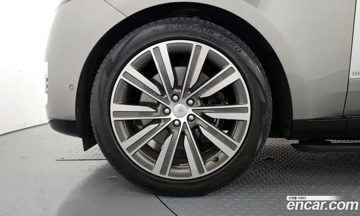 Land Rover Range-Rover 2023 4.4 Автомат в Москве № 231245, фото 5