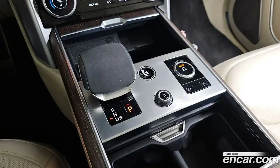 Land Rover Range-Rover 2023 4.4 Автомат в Москве № 231245, фото 9